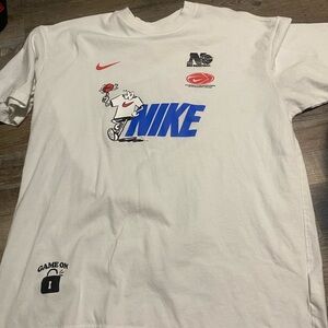 Nike white short sleeve t-shirt